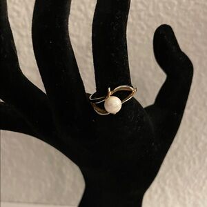 Gold and Pearl Women's Ring